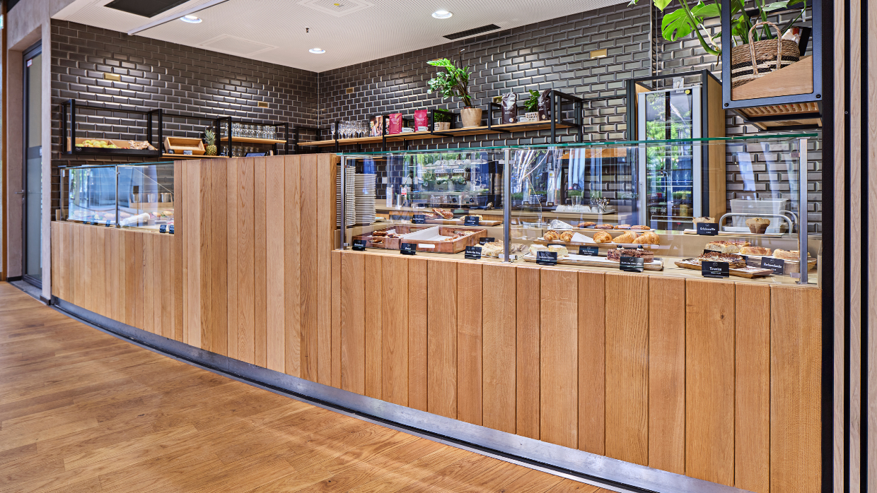 Die Essensausgabe des neuen Sodexo-Restaurants im arabeska in München.