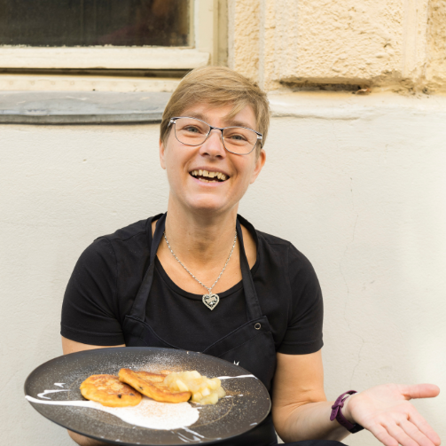 Sodexo-Köchin Anja Rotte aus Deutschland hat Sächsische Quarkkeulchen gekocht