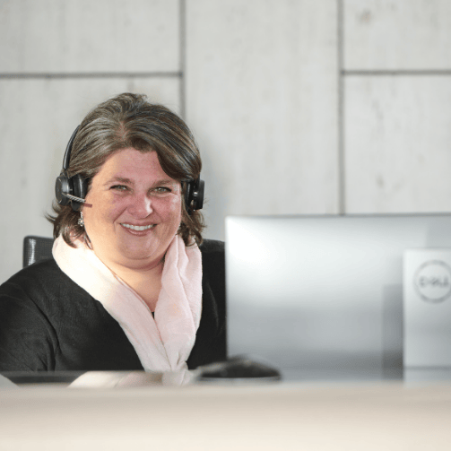 sodexo-empfang-mitarbeiterin-laecheln.pn