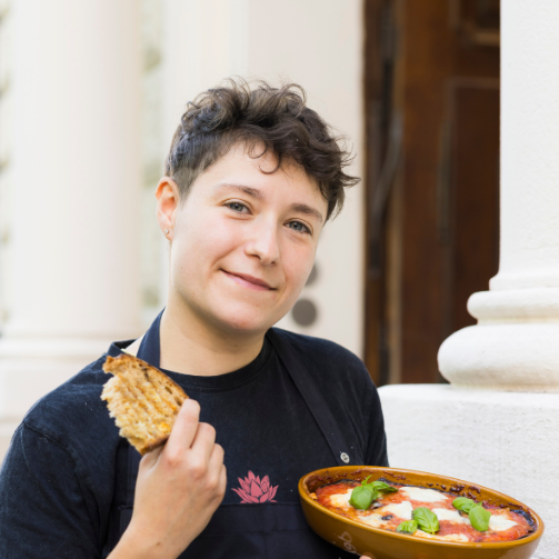 Sodexo-Köchin Fausta Trortoriello aus Italien hat eine Parmigiana gekocht