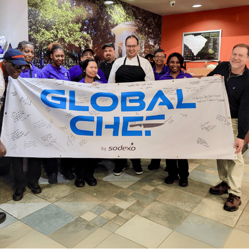 Sodexo-Koch Julian Prakash (fünfter von rechts) mit anderen „Global Chef Program“-Teilnehmenden am Columbia Collage