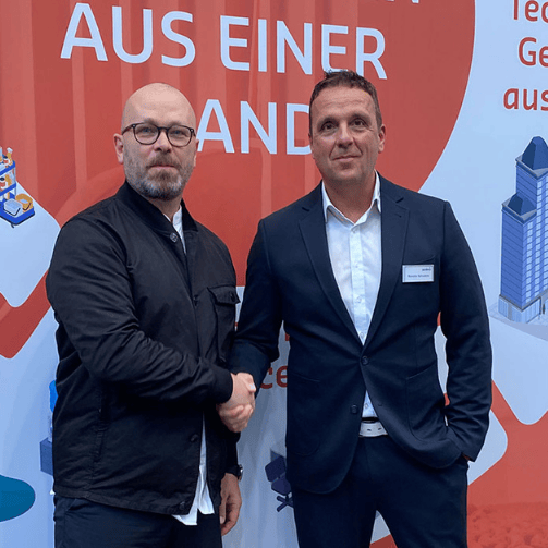 Kooperation: Renato Salvatore (CEO Sodexo Deutschland) und Dean Ward (Geschäftsführer von AMP-Brandstifter) geben auf der Expo Real in München die Zusammenarbeit der beiden Unternehmen bekannt. Eine Schwerpunktaufgabe wird die Neuentwicklung und der Relaunch konsumenten-orientierter Betriebsrestaurants in ganz Deutschland sein.