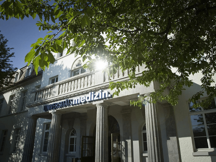 Der Haupteingang der Universitätsmedizin Mainz. Bildquelle: Universitätsmedizin Mainz / Markus Schmidt