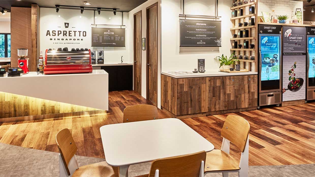 Modernes Betriebsrestaurant mit Aspretto-Kaffeebar von Sodexo mit Vending Machines