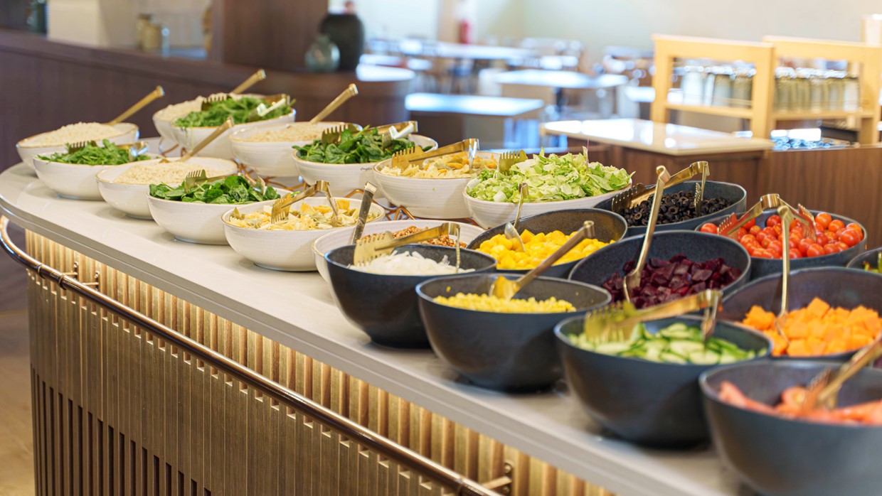 Buffet de ensaladas restaurante Modern Recipe