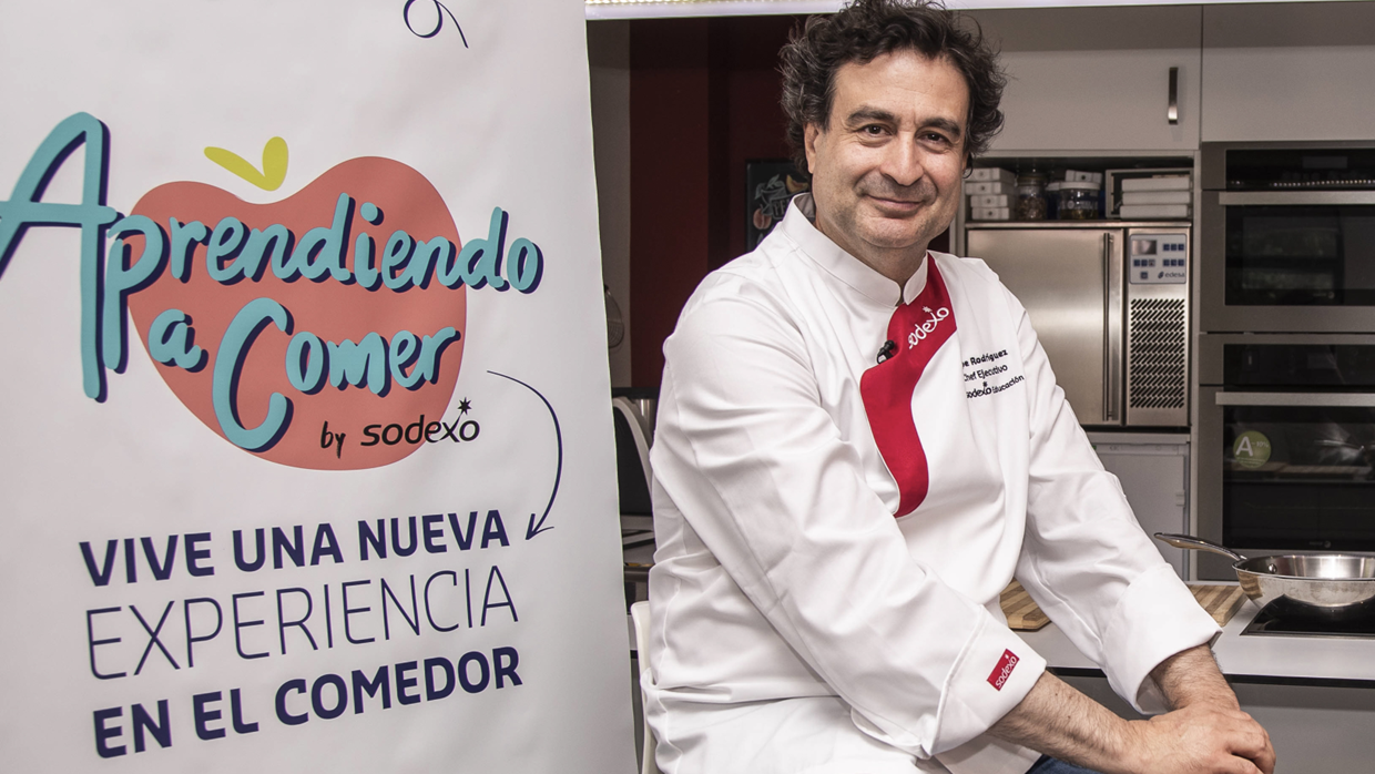 pepe-aprendiendo-comer-1240x698