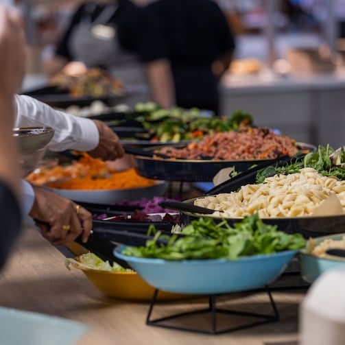 Zona de buffet de ensaladas