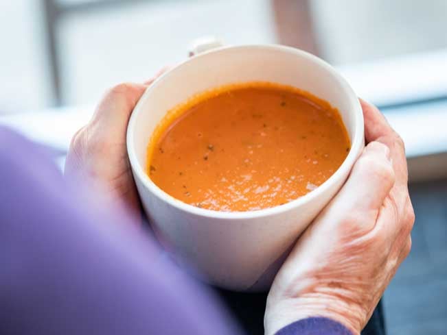 hyvinvointalueet-ja-hoiva-ravitsemussuositukset-ruoka--651x489