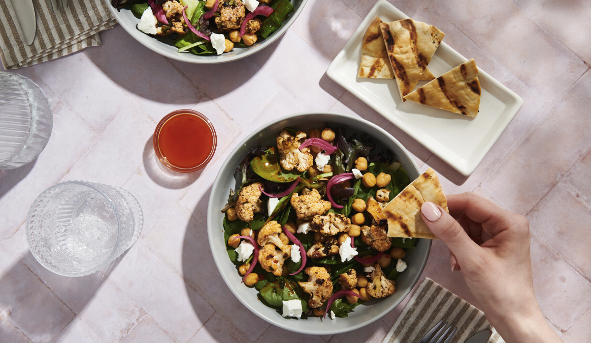 Kasvisruokaa lautasella.