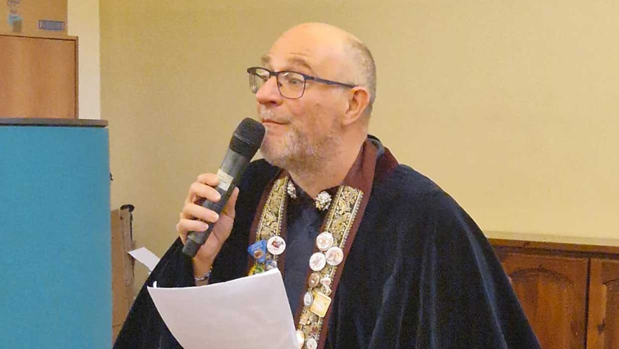 Il Gran Maestro della Confraternita del Folpo Cristian Bisato a Noventa Padovana per la Fiera del Folpo