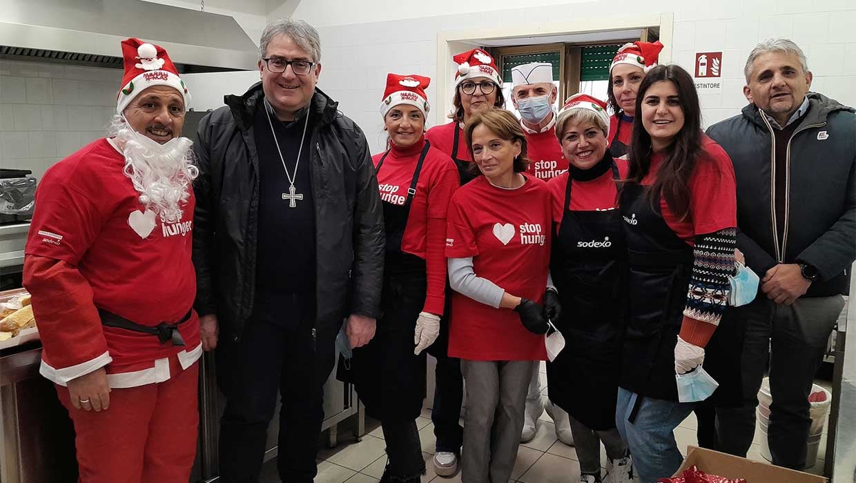 Napoli, quartiere Fuorigrotta. Sodexo prepara il pranzo di Natale per oltre 100 persone in difficoltà
