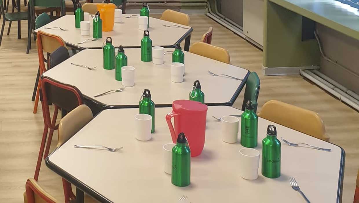 Nelle mense di 17 scuole di Verbania sono state distribuite borracce in alluminio a 1700 bambini