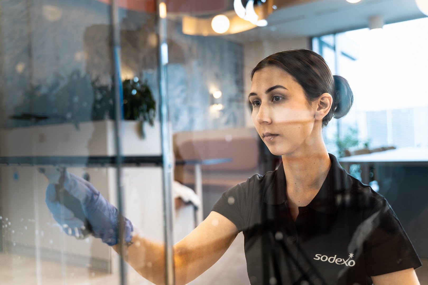 sprzatanie-powierzchni-wewnetrznych-sodexo