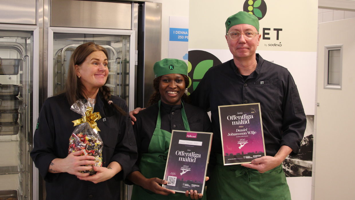 Gruppbild på teamet som jobbar på Restaurang Blå Molnet på Grillska gymnasiet i Eskilstuna