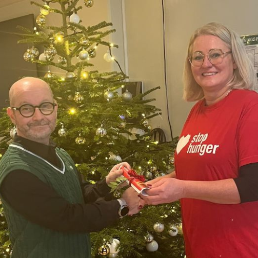 Överlämning julgåva Sveriges Stadsmissioner 2024