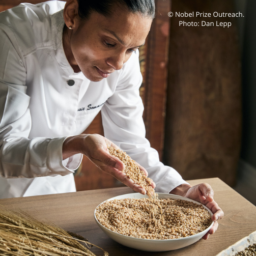 Jessie Sommarström förbereder tillagning av kulturgröt till Nobelmiddagen 2024