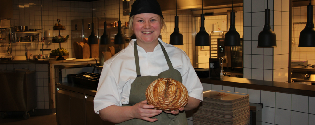 Anna Thuvesen, bagare på Galleri Curie