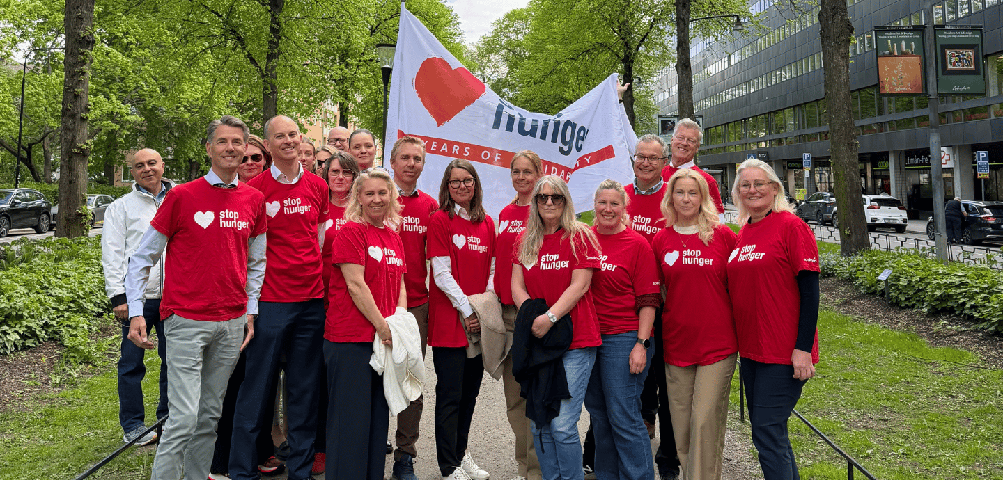 Medarbetare från Sodexo HUB Stockholm under en promenad med mening under Stop Hunger Servathon 2026