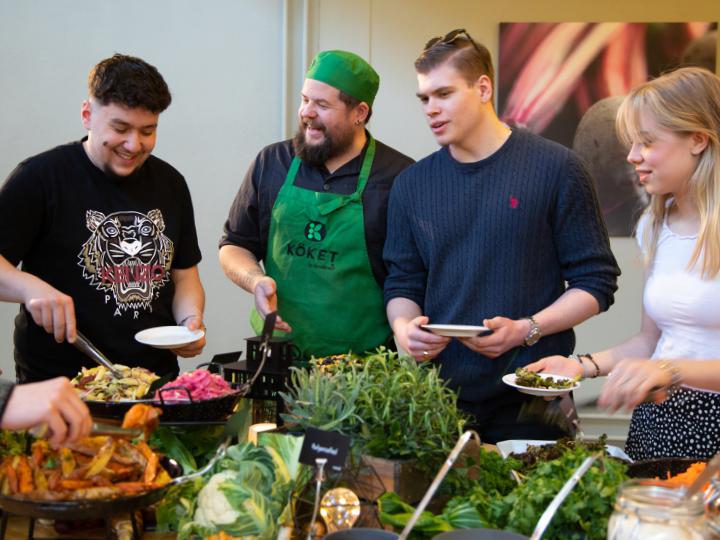 koket-servering-salladsbuffe