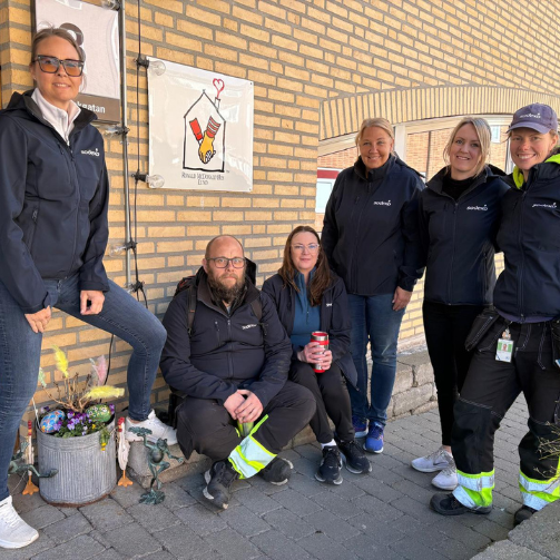 Gruppbild på Sodexoiter som volontärjobbar på Ronald McDonald Hus