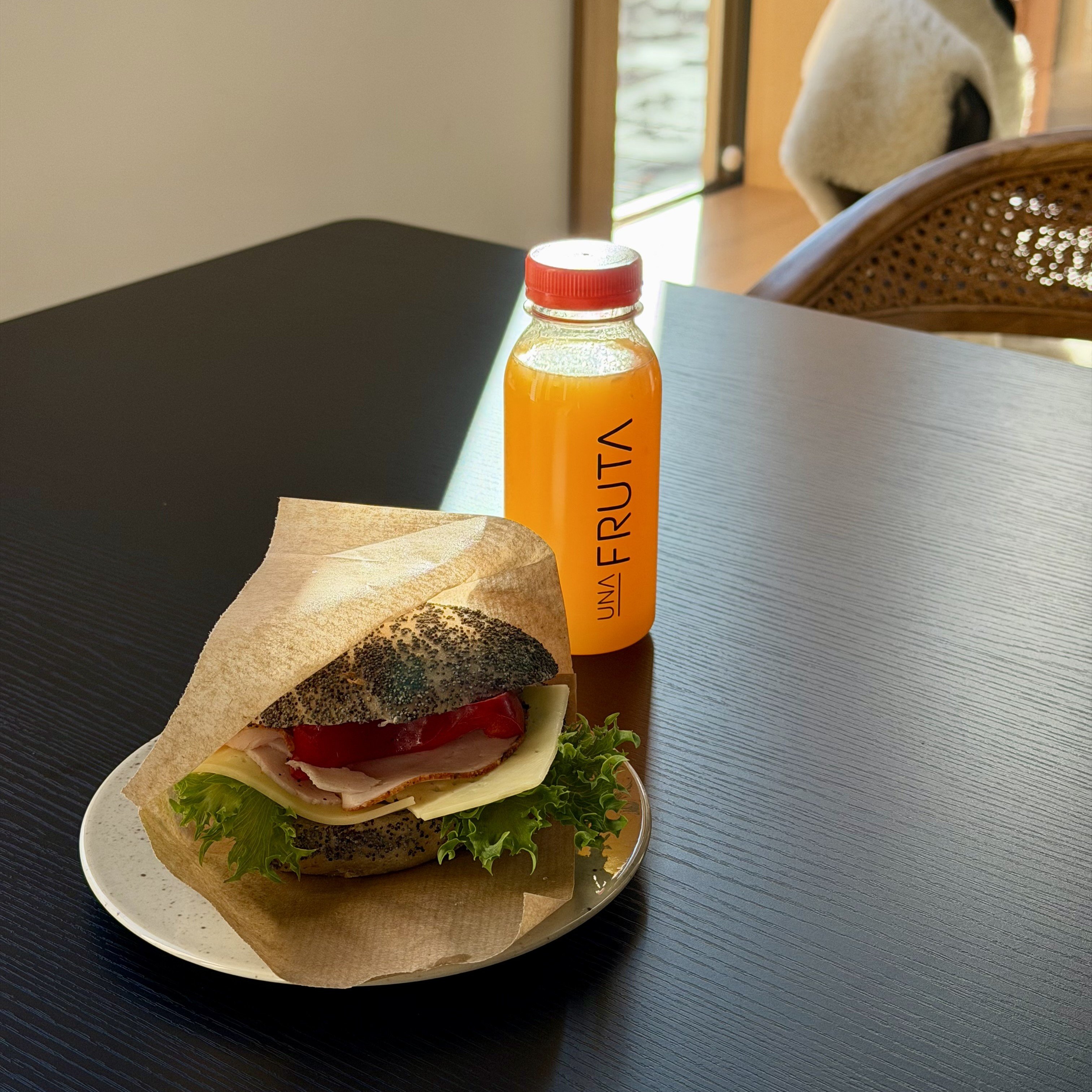 Mellis macka och juice på Greenhouse Sthlm