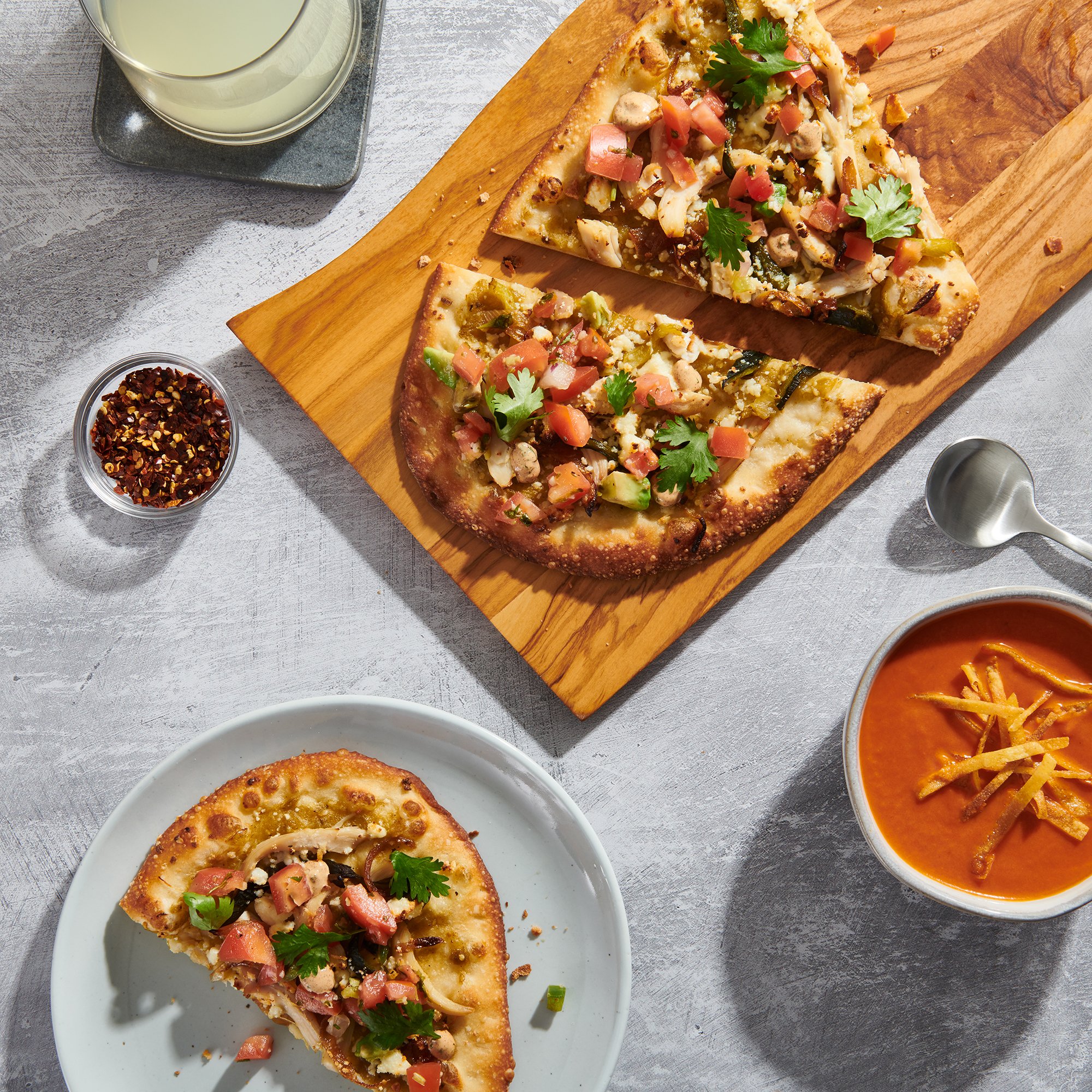 MCP-Sodexo-ModernRecipe-ChickenVerdeFlatbread-1x1 1