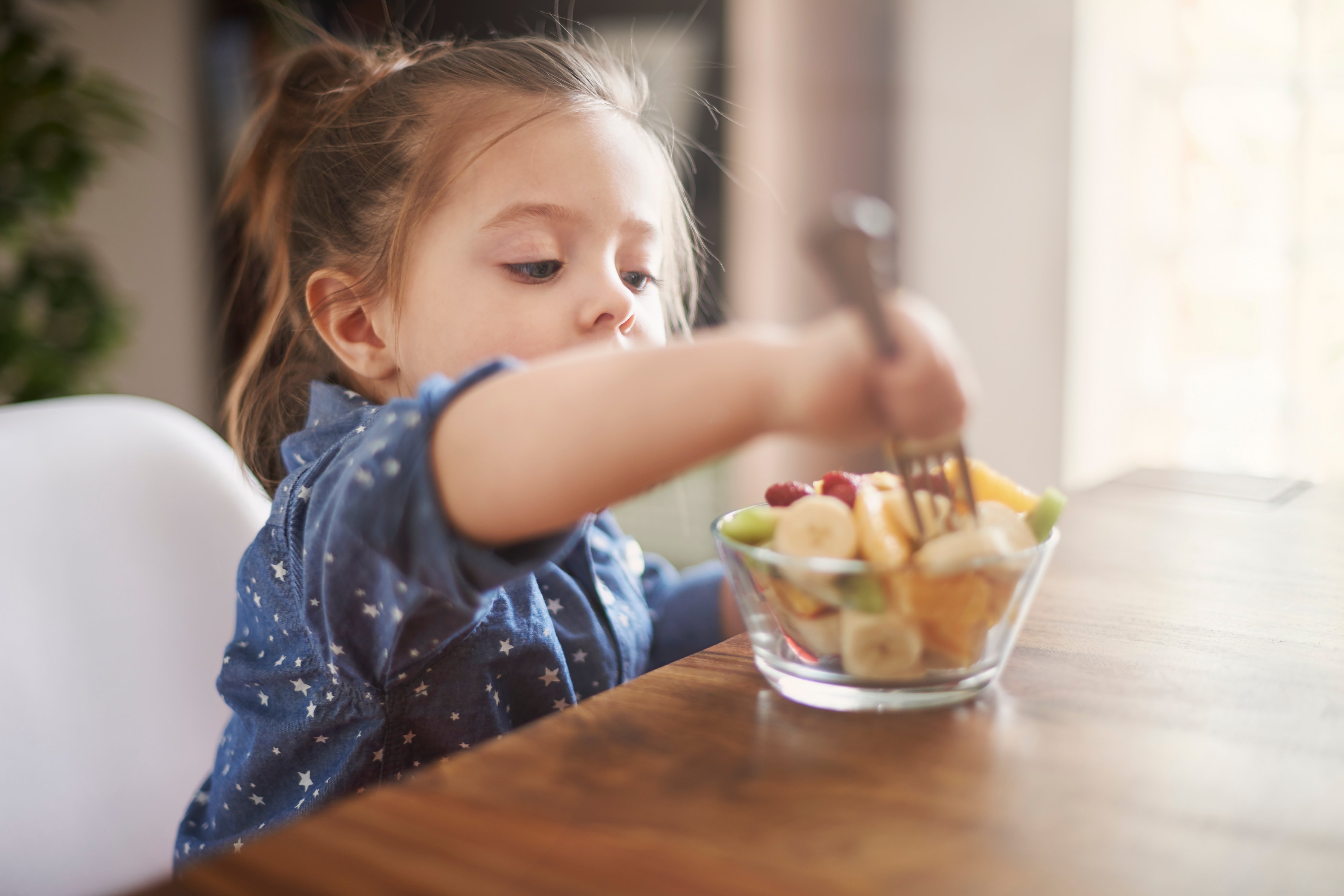 little-girl-eating-fruit
