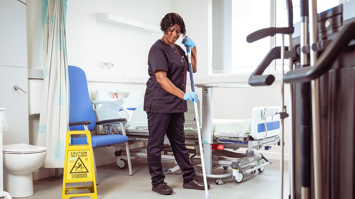 hospital-fm-lady-cleaning