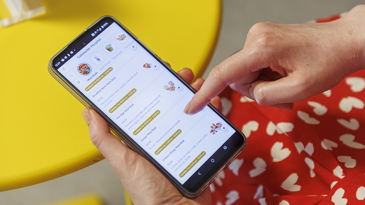 retail-innovation-mobile-app-1240x698