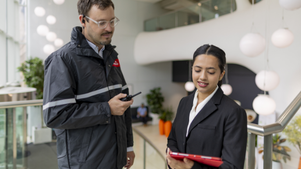 3-mid-blog—people-with-tech-608x342