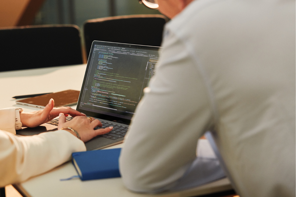 Senior_.NET_Web_developer_960x640