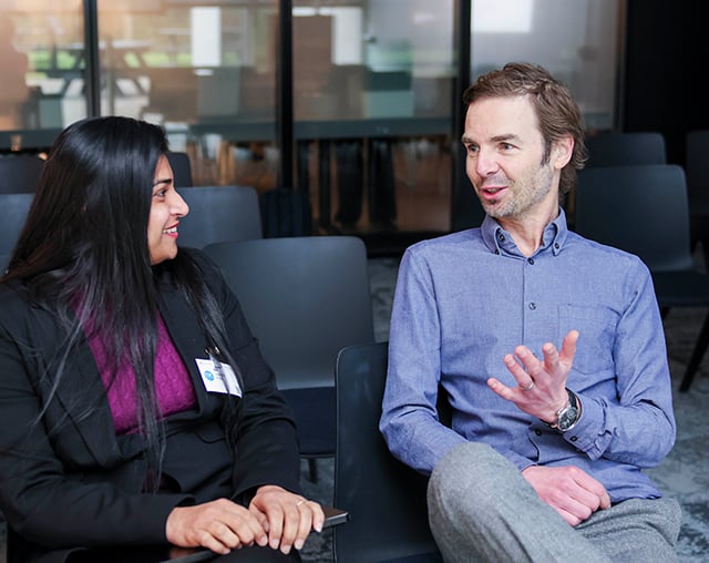 company_staff_640x508