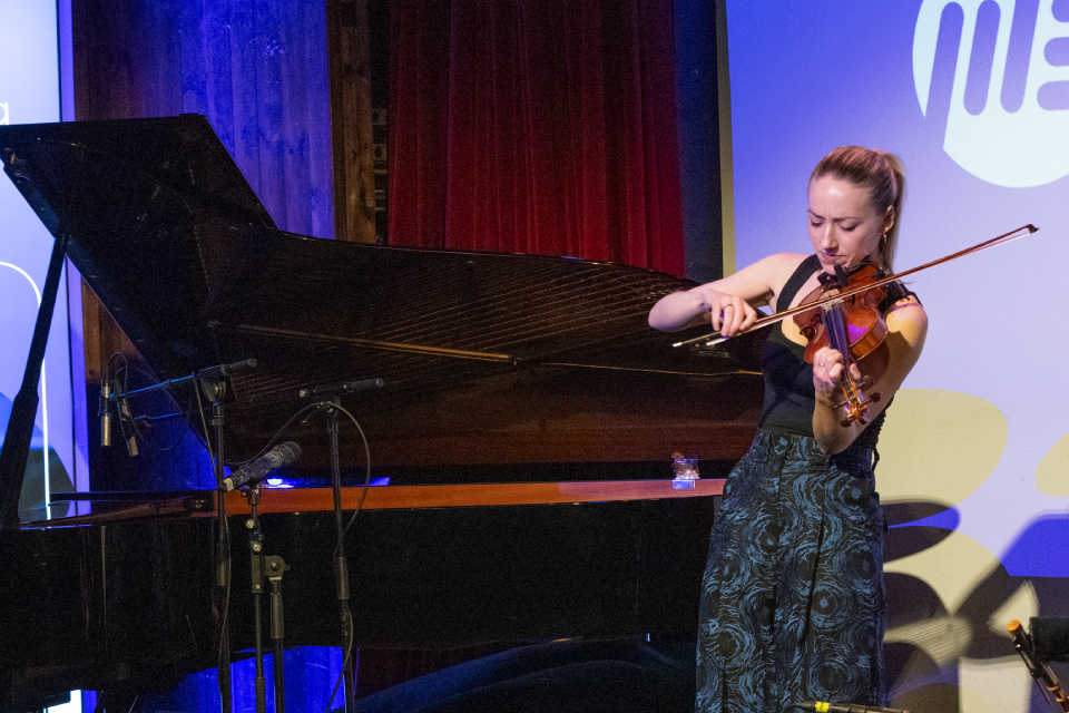 events_hero_media_violinist_960x640