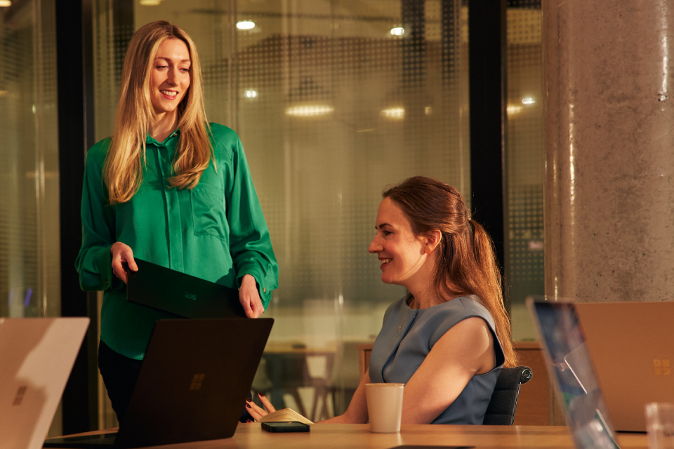 hero_media_team_lead_discussion_960x640