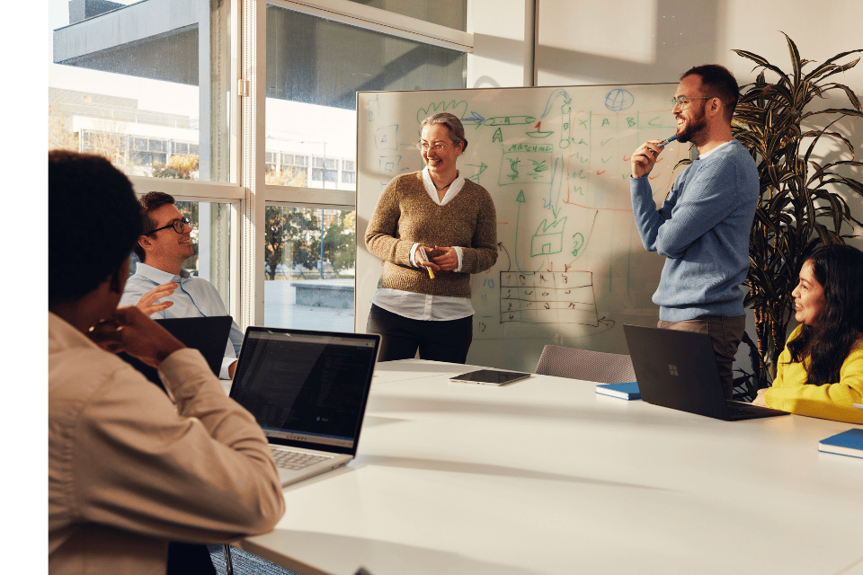 hero_media_team_meeting_720x640