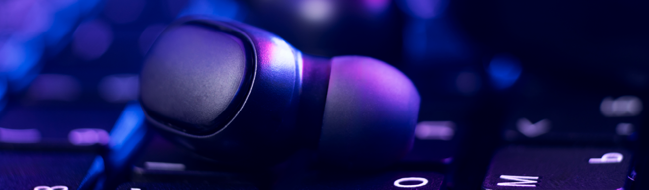 music_texture_earbuds_1312x384