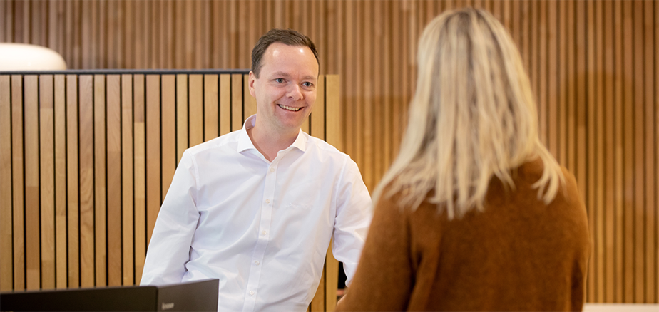 Banksjef Jan Tore Smith gir gode råd til kunde