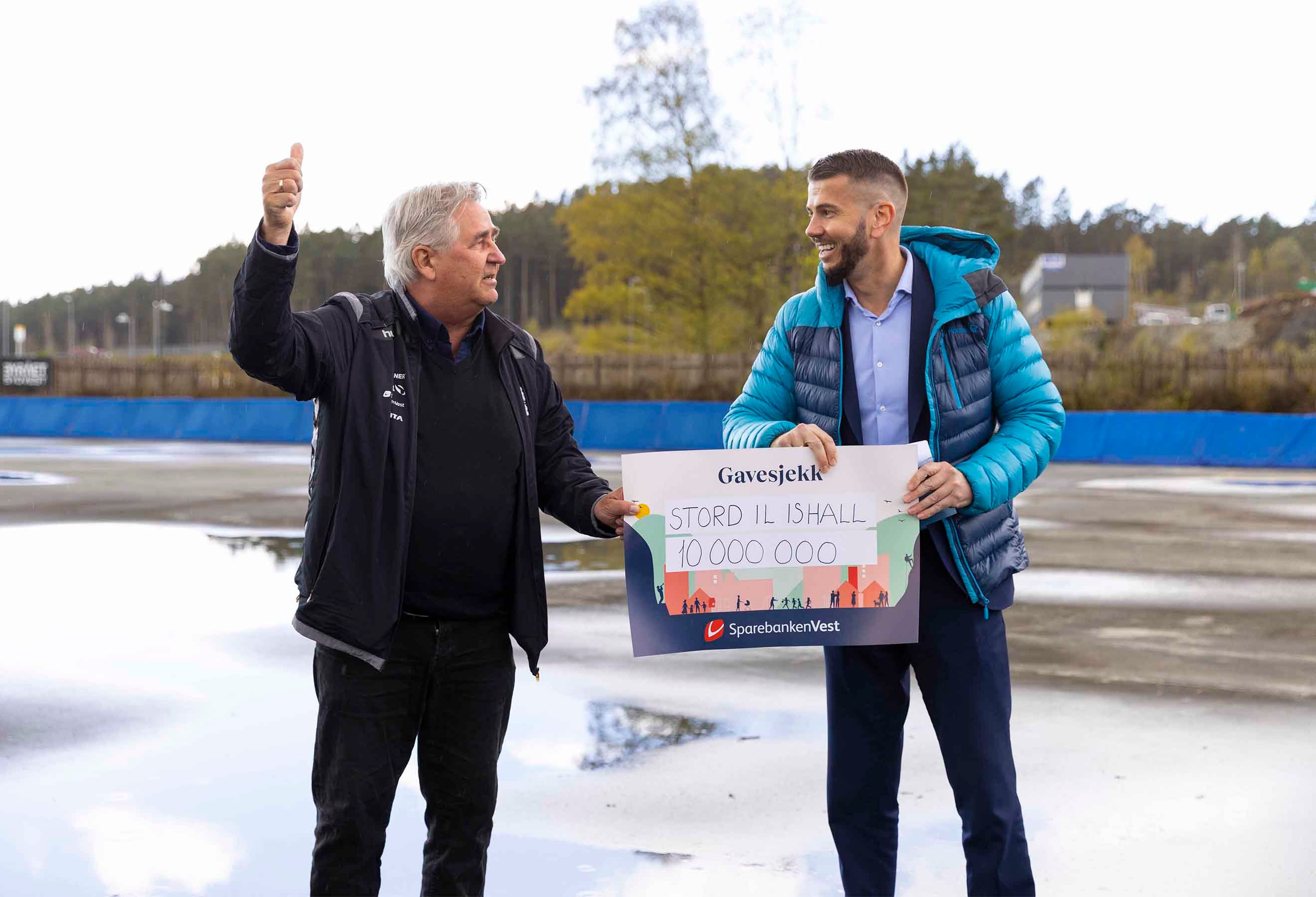 Roy Sverre Amundsen i Stord IL og konserndirektør Simen Arskog