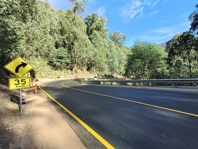 Image of Bogong High Plains Road heading towards Mount Beauty