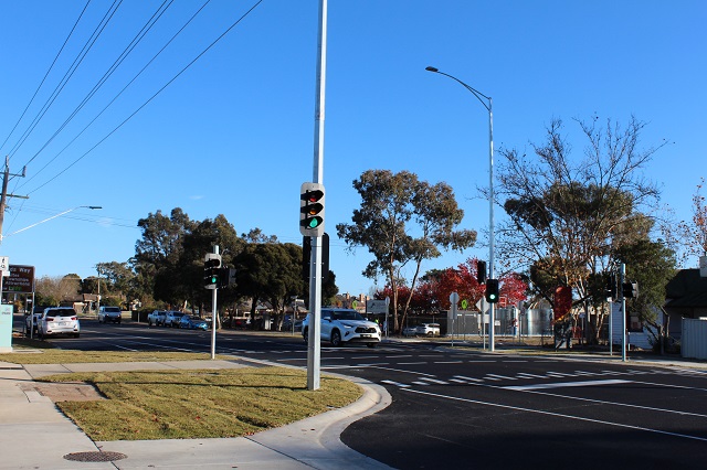 Image of the Pedestrian Operated Signals on Lockwood Road, Kangaroo Flat