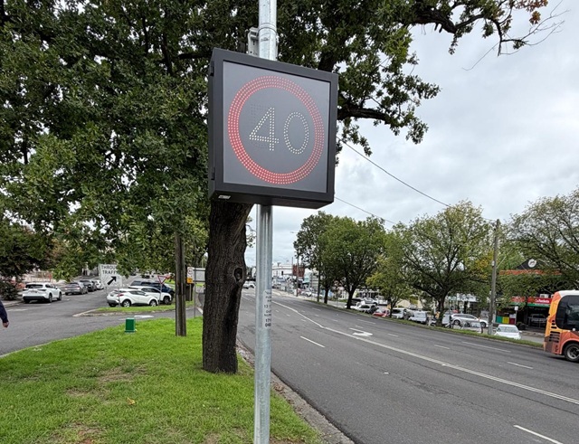 Image of 40 kph electronic speed sign