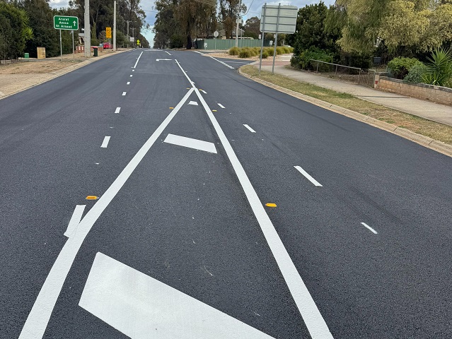 Image showing the right turn lane on Gladstone Street Maryborugh