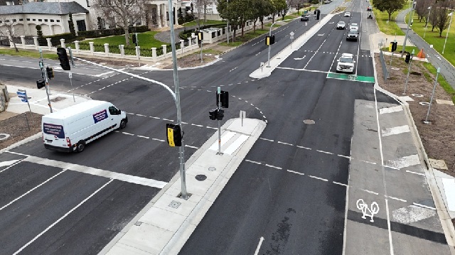 Image of completed works at intersection of Goulburn Valley Highway and Hayes Street prior to lights being switched on.