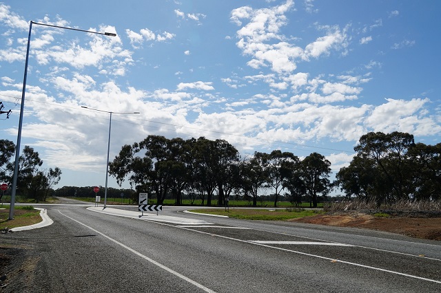 Image of the intersection at Goulburn Valley Highway and Labuan Road in Yarroweyah.