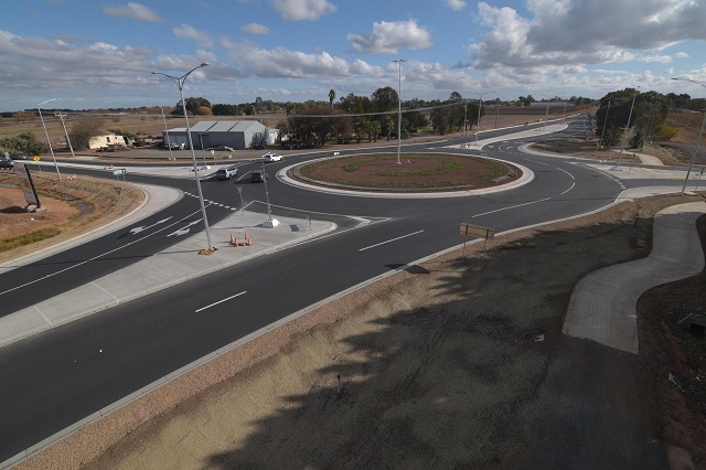 Image of the completed roundabout at Midland Highway and Central Avenue in Shepparton