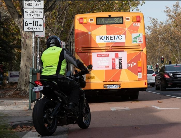 Motorcycle-in-bus-lane-700x534