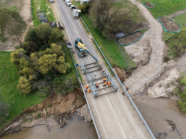 Image of a crane and workers on the Murray River Road Burrowye Creek Bridge