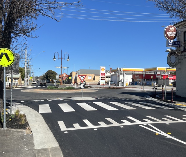 Image of new raised safety platforms now installed at intersection of Pyrenees Highway (High Street) and Inkerman Street, Maryborough. 