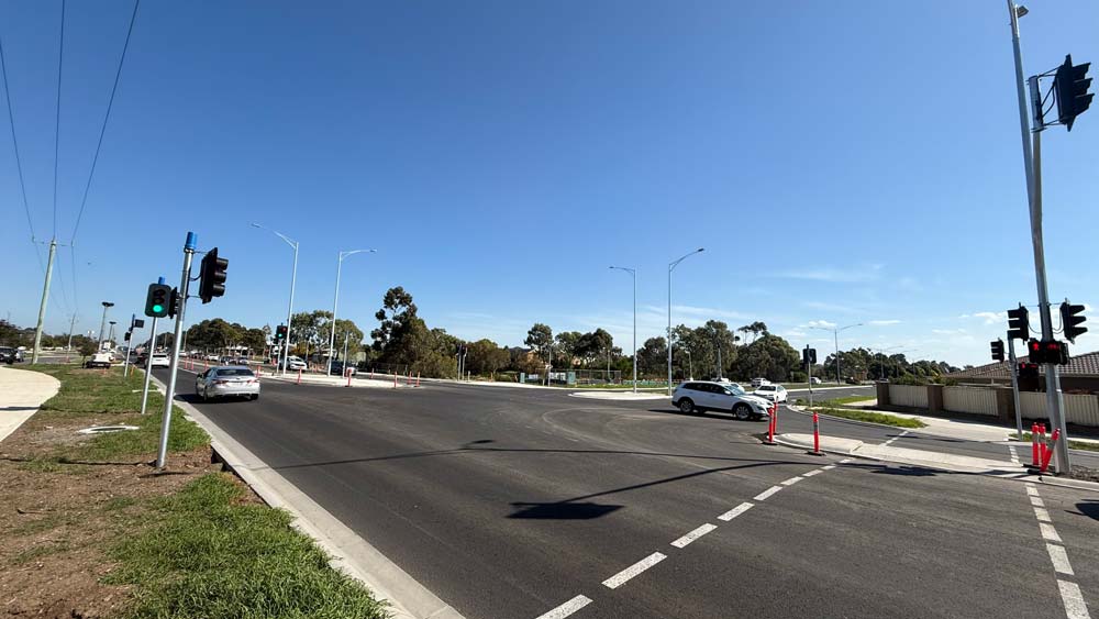 Photo of the completed intersection of Point Cook Road and Sneydes Road.