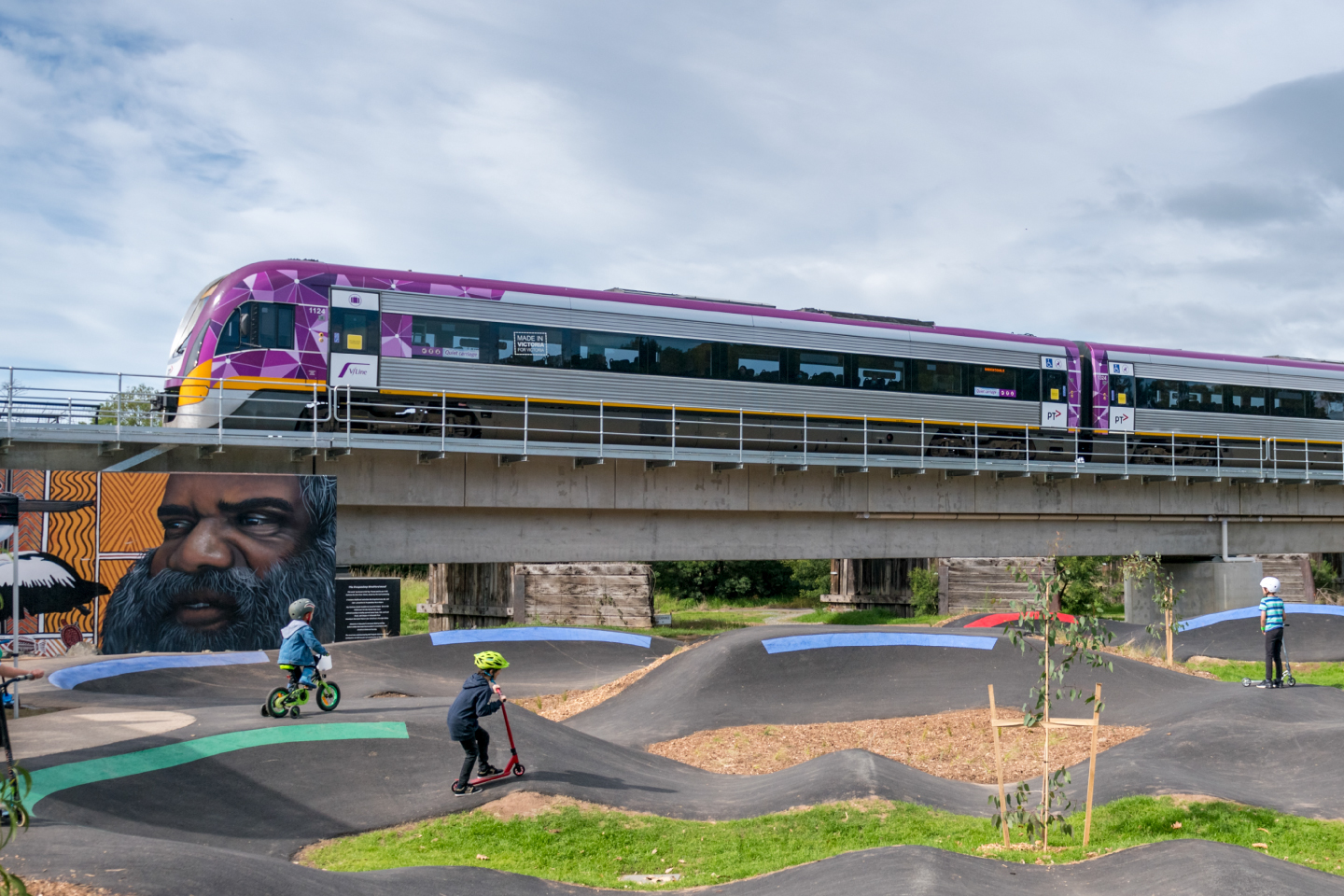 Image of a VLine train at Gippsland station